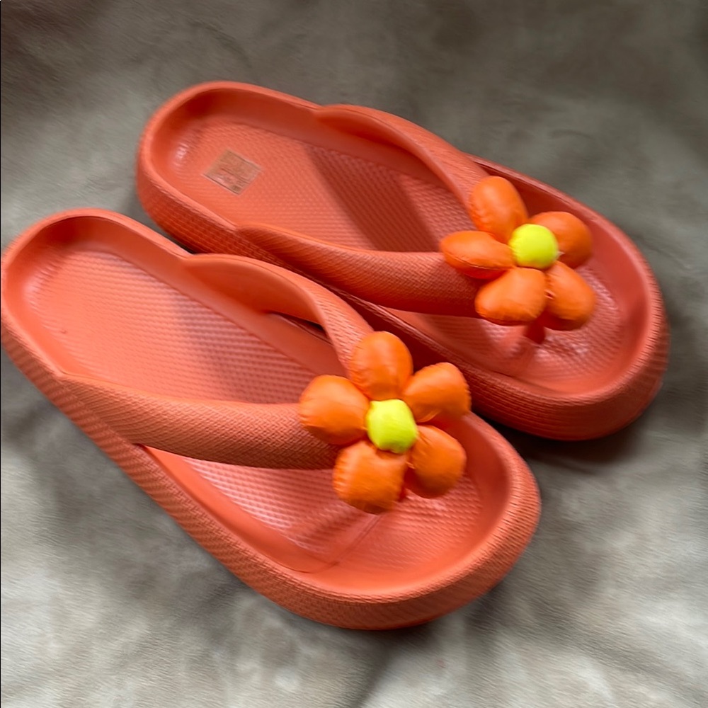 Orange Flower Sandals, new they didn’t quite fit me right, but should fit 7-8 - Picture 2 of 4